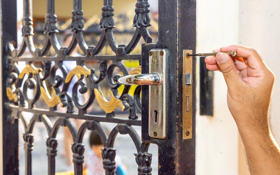 changer serrure 3 points encastrable Villeneuve-le-Roi